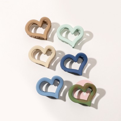 Retro frosted simple heart-shaped frosted hollow shark clip